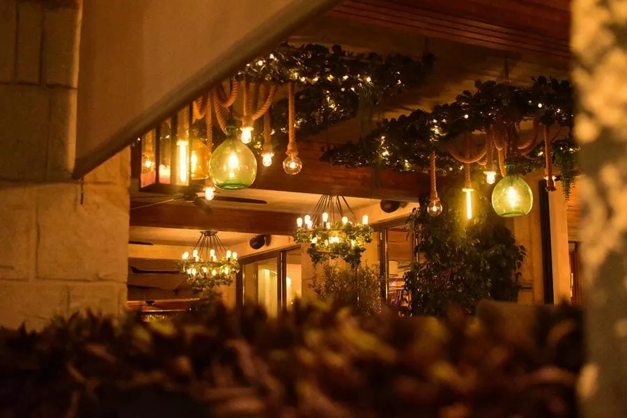 decoracion-de-restaurantes-iluminacion-acogedora