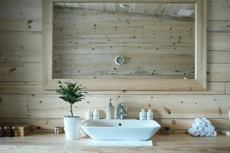 decoracion-de-banos-pequenos-planta-madera