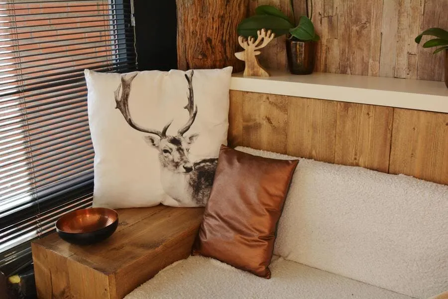 decoracion-apartamento-montana-banco-cojines