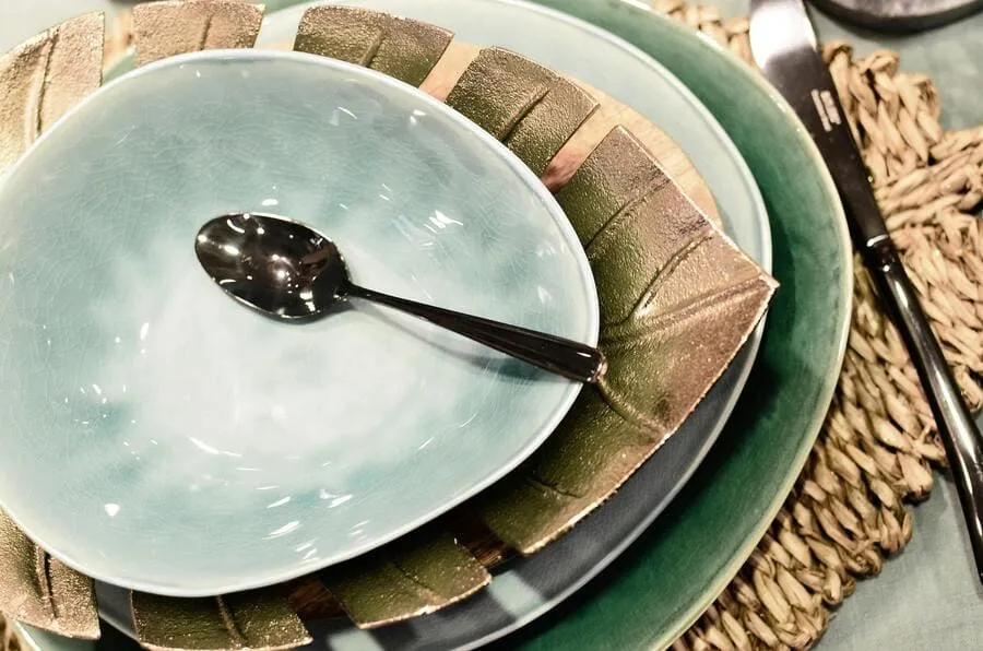 decoracion-verano-detalle-platos-verdes