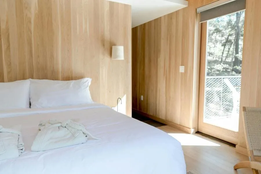 interiorismo-minimalista-dormitorio-madera