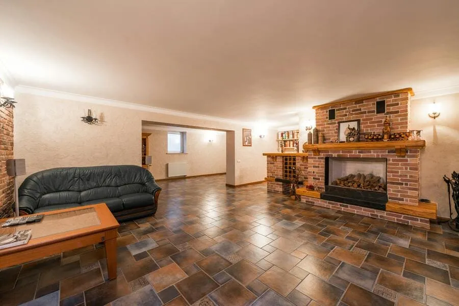 errores-decoracion-casas-sierra-madrid-salon-vacio